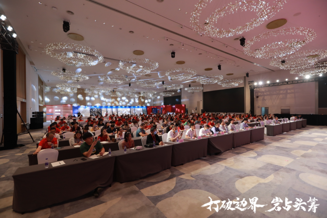 群星璀璨，共譜華章 | 2021將軍企業(yè)戰(zhàn)略營(yíng)銷峰會(huì)答謝晚宴盛大舉行！(圖2)