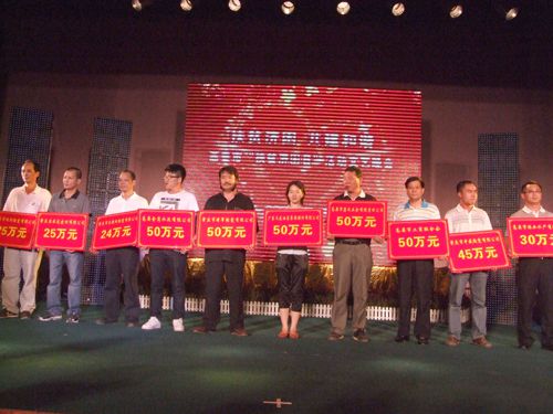 扶貧濟(jì)困、共建和諧——將軍企業(yè)捐款50萬(wàn)元
(圖3)