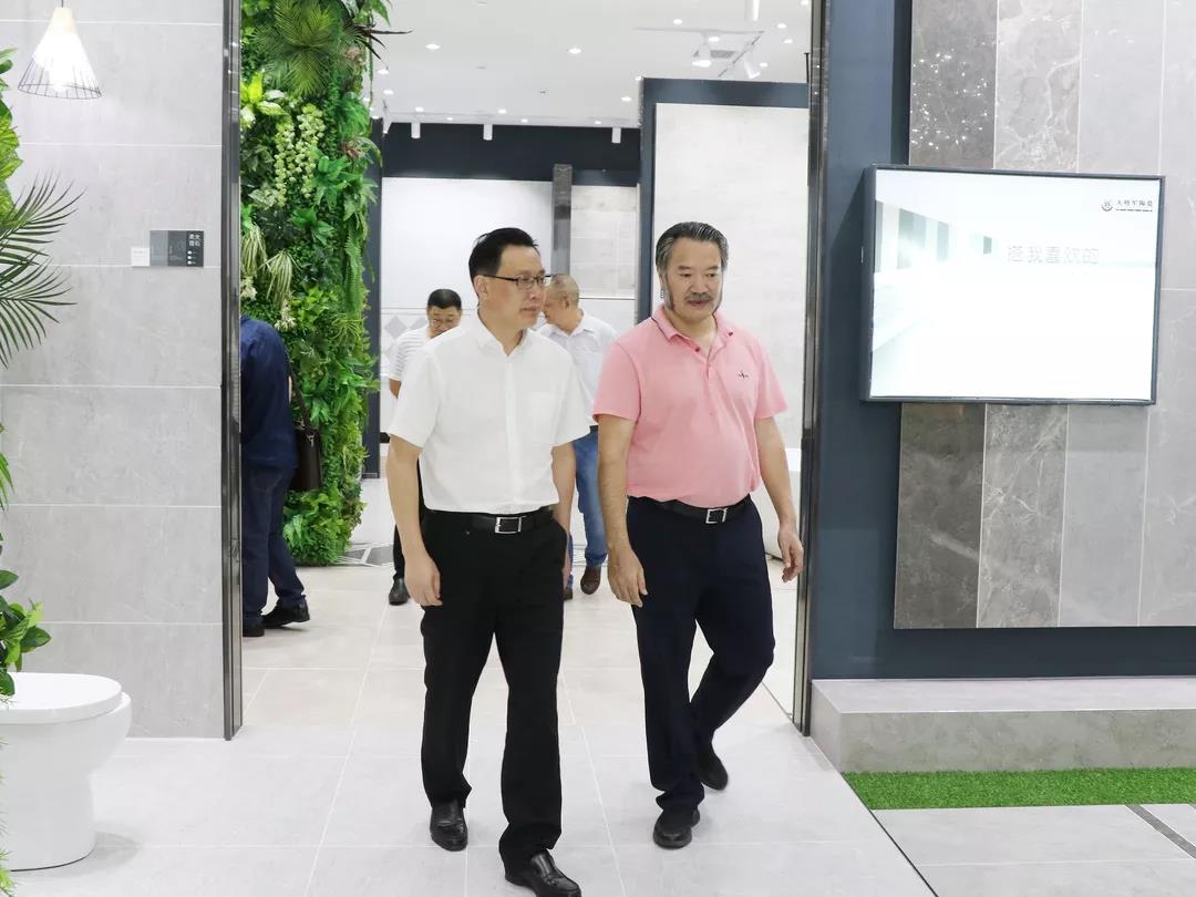 頭條丨衡陽政府考察團再度走進將軍企業(yè)，共商發(fā)展未來！
(圖2)